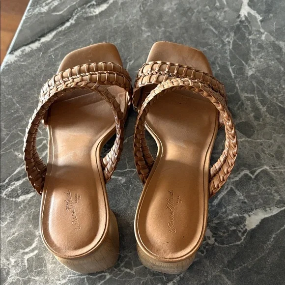 Tan chunky heels - Picture 2 of 5